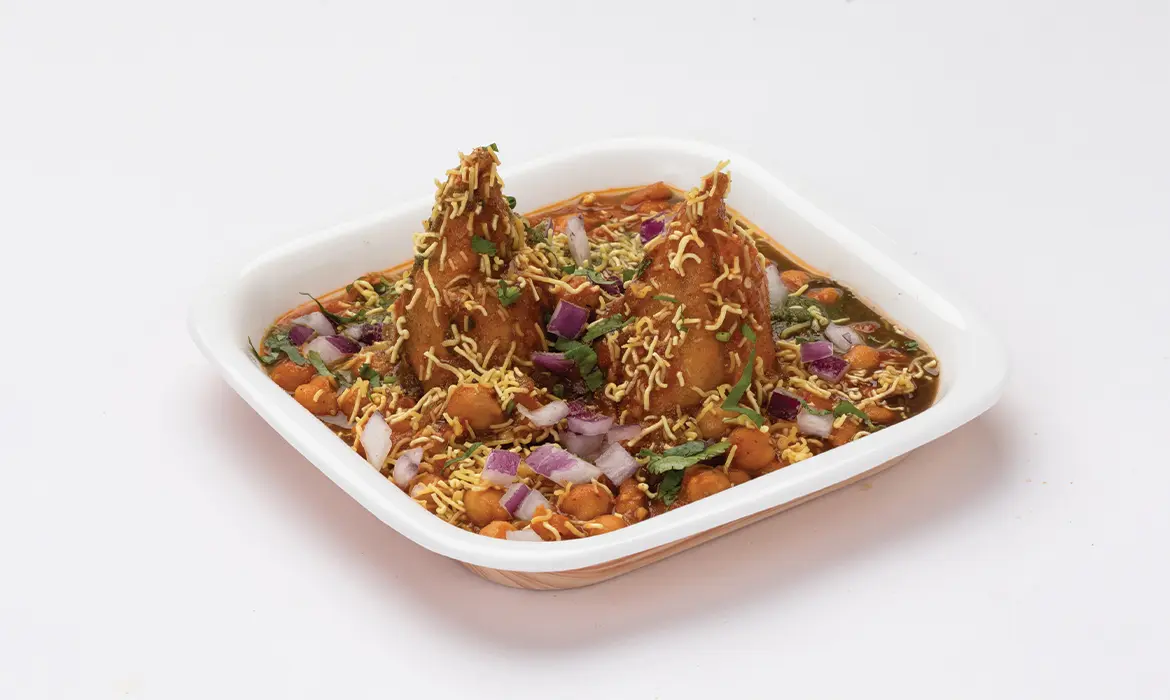 SAMOSA CHHOLE AND RAGADA.